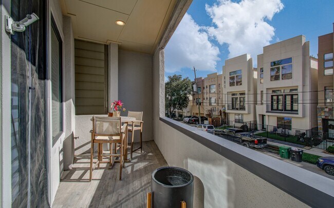 Building Photo - 5222 Lillian St