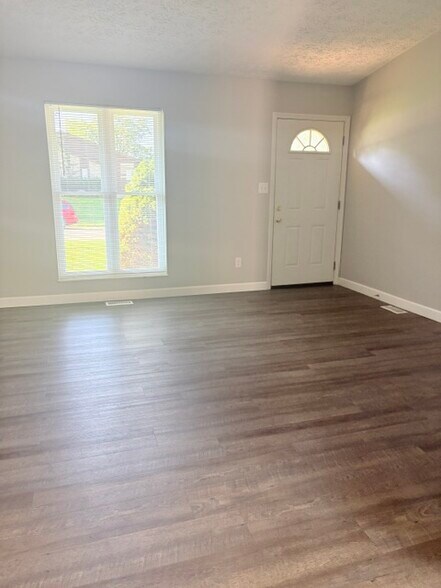 Living Room Entry - 2281 Joshua Cir
