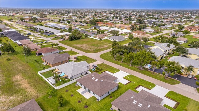 Building Photo - 4604 SW 8th Ct