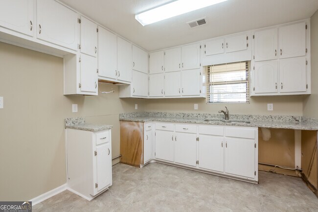 Building Photo - 3790 Creekview Cir