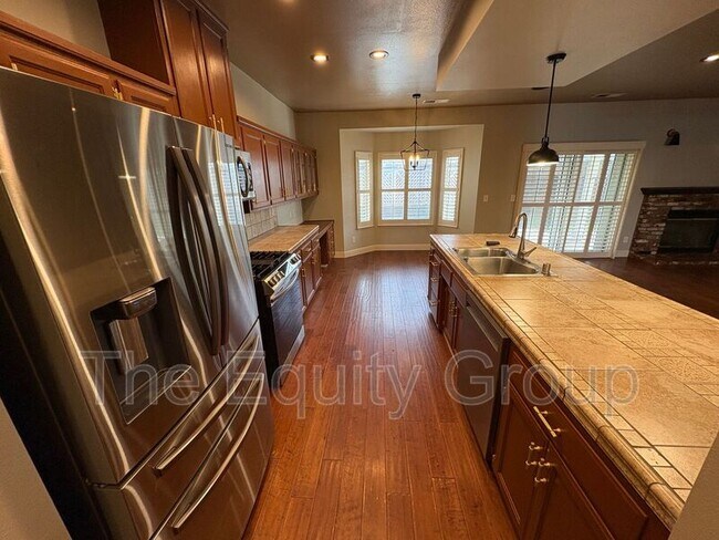 Building Photo - 540 W Birch Ct