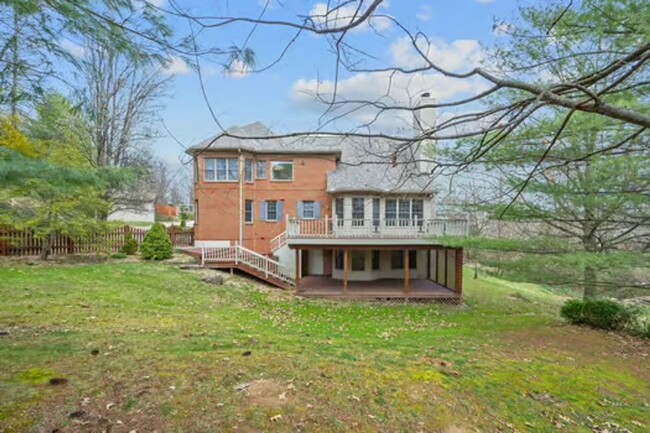 Building Photo - Silverton- Meticulous 4+ bedroom, 5ba, 2 car