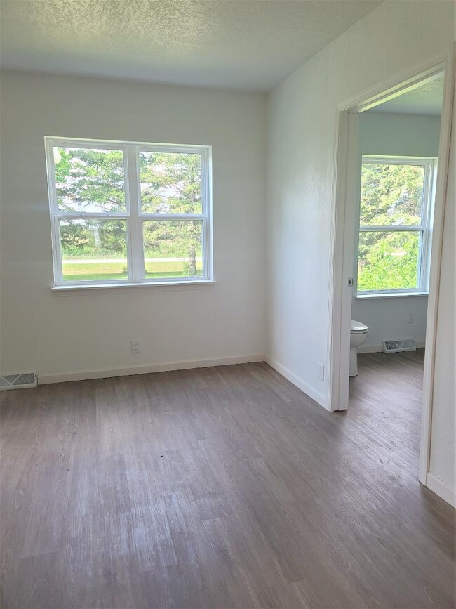 Building Photo - 613 Grundy Rd