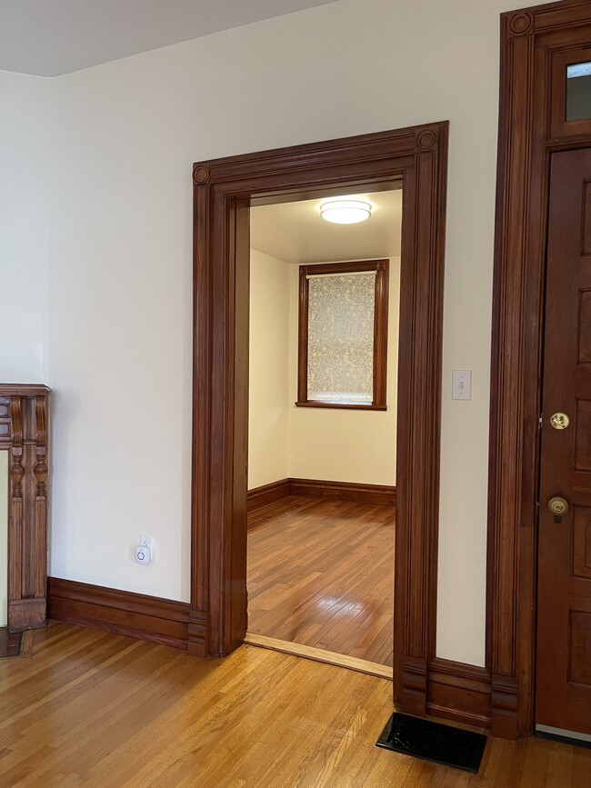 Secondary Bedroom off of Dining Room - 596 Niagara St