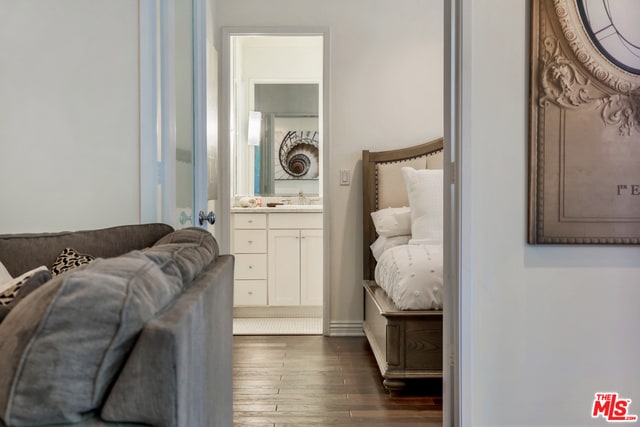 Building Photo - 423 N Palm Dr