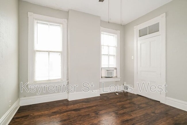 Building Photo - 2821 Henrietta St