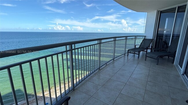 Building Photo - 17375 Collins Ave