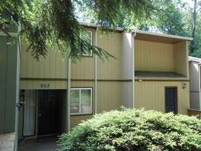 Building Photo - Leasing for 2026 available June 20 - Frank...