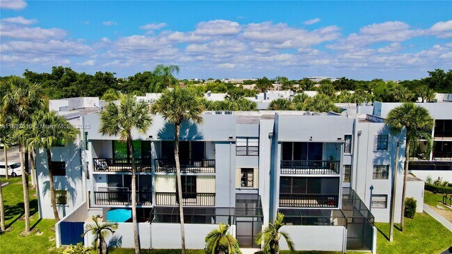 Building Photo - 10825 SW 112th Ave