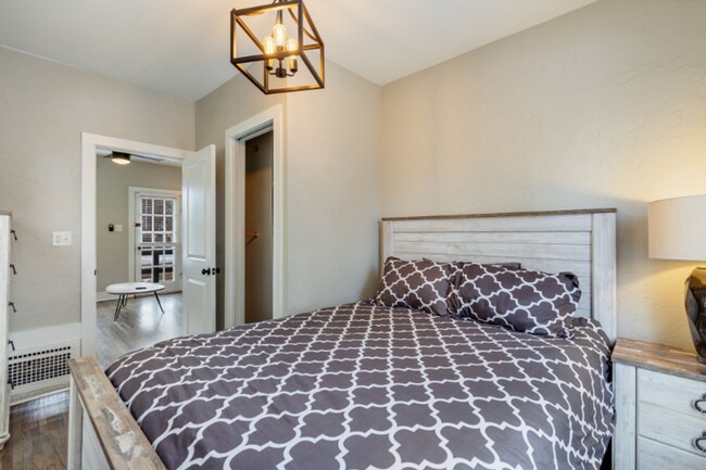 Building Photo - Stunning Duplex in Historic Old Town
