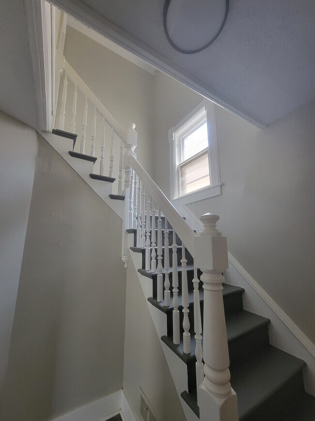 Building Photo - 516 2nd Ave S