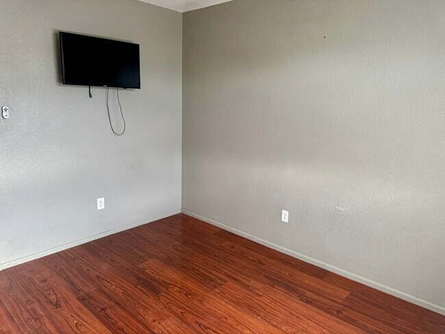 Building Photo - 4110 W 21st Ln