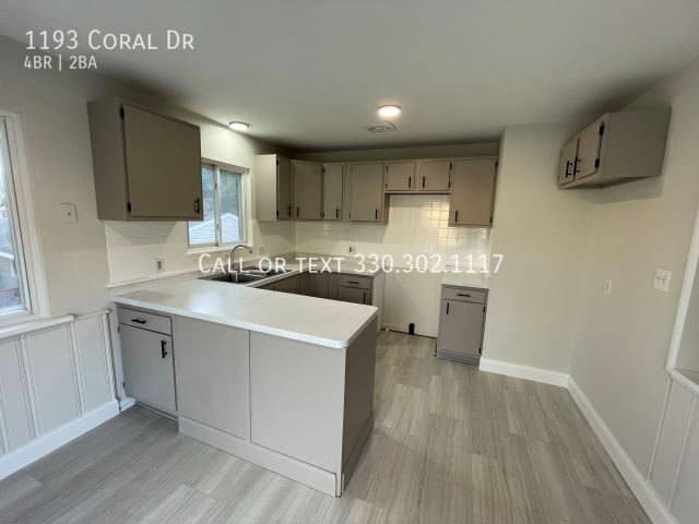 Building Photo - Spacious 4 bedroom home for rent - Akron