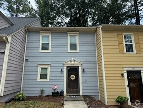 Building Photo - *MOVE IN SPECIAL* Adorable 3 Bedroom, 2 1/...