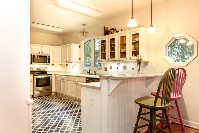 Building Photo - Amazing sunsets at this waterfront home