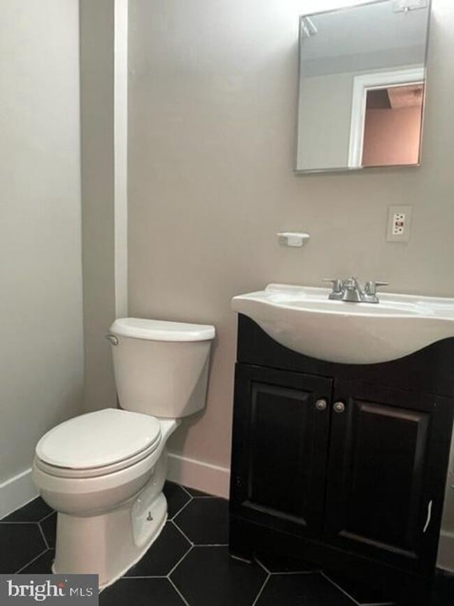 Building Photo - SPACIOUS TOWNHOUSE IN GAITHERSBURG