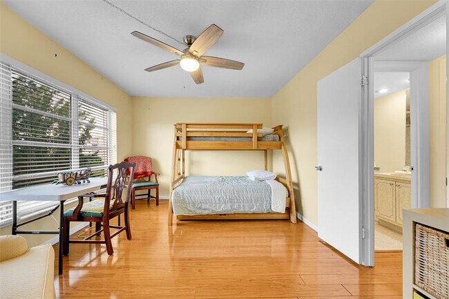 Building Photo - 3150 N Palm Aire Dr