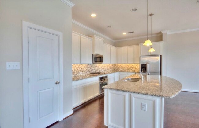 Building Photo - 1804 Cavanal St