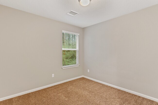 Building Photo - 128 Artesian Way