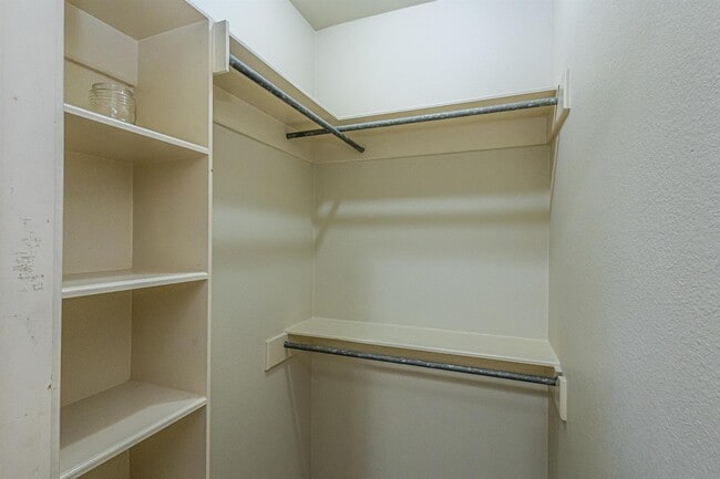 Building Photo - 10702 Patron Loop