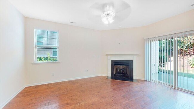 Building Photo - Inviting End Townhome with Loft, Granite Kitchen & 2-Car Garage , Near RTP, RDU, I-40 & I-540