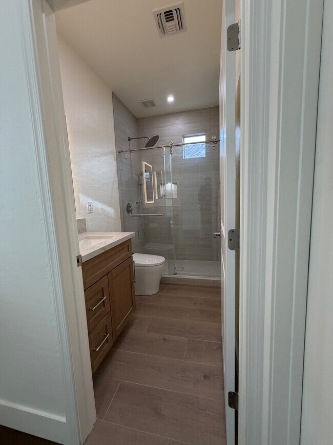 Building Photo - 2741 E Quiet Hollow Ln