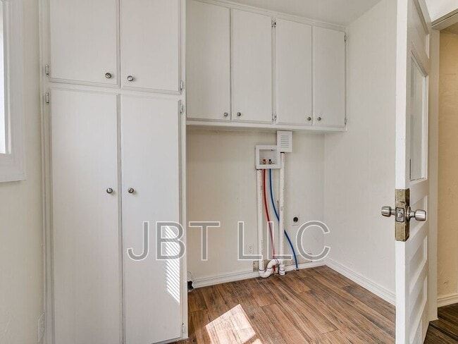 Building Photo - 224 W Ercoupe Dr