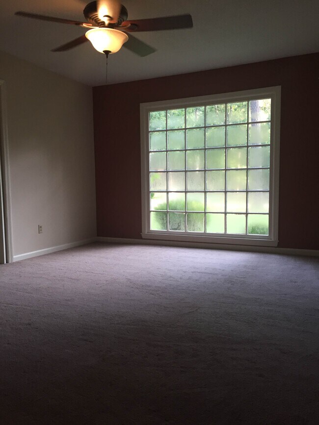 Building Photo - 114 Greenbriar Trail