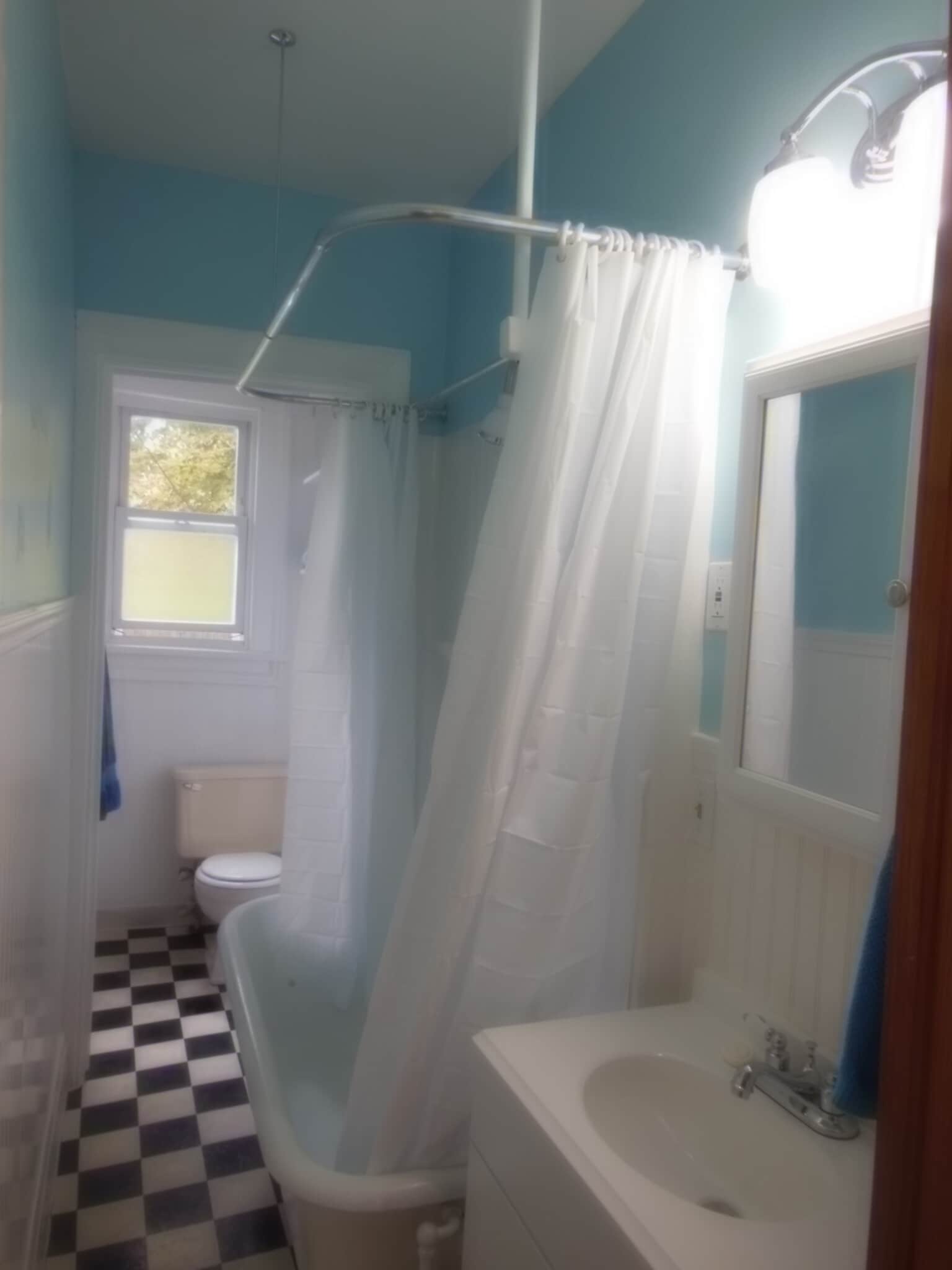 Building Photo - 196 Adam St