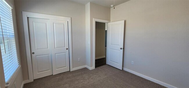Building Photo - 2200 Delano Dr