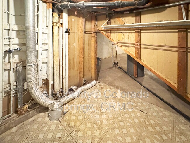 Building Photo - 2122 Meyers Ave