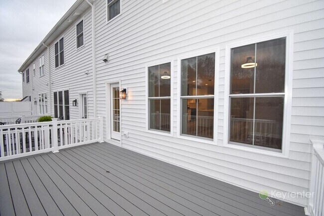 Building Photo - 320 Schadle Rd