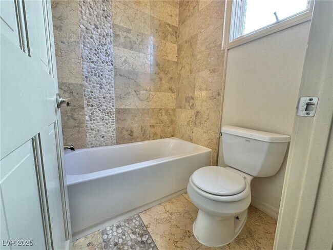 Building Photo - 8753 Rainbow Ridge Dr