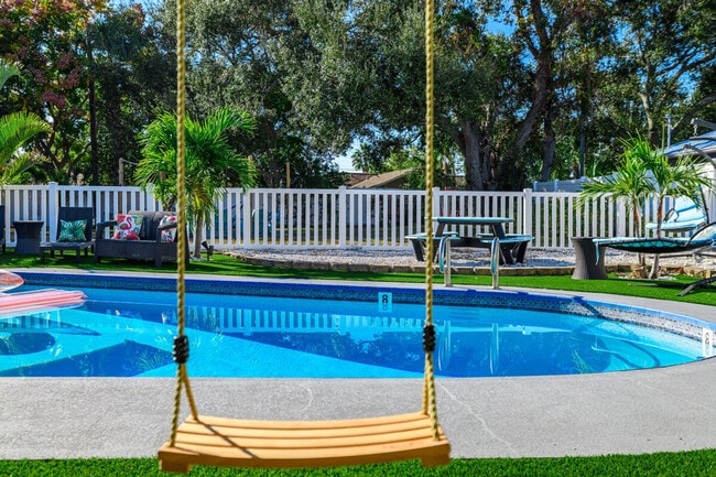 Building Photo - 1679 Tampa Rd