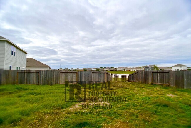 Building Photo - Water Views & Modern Style in Richmond