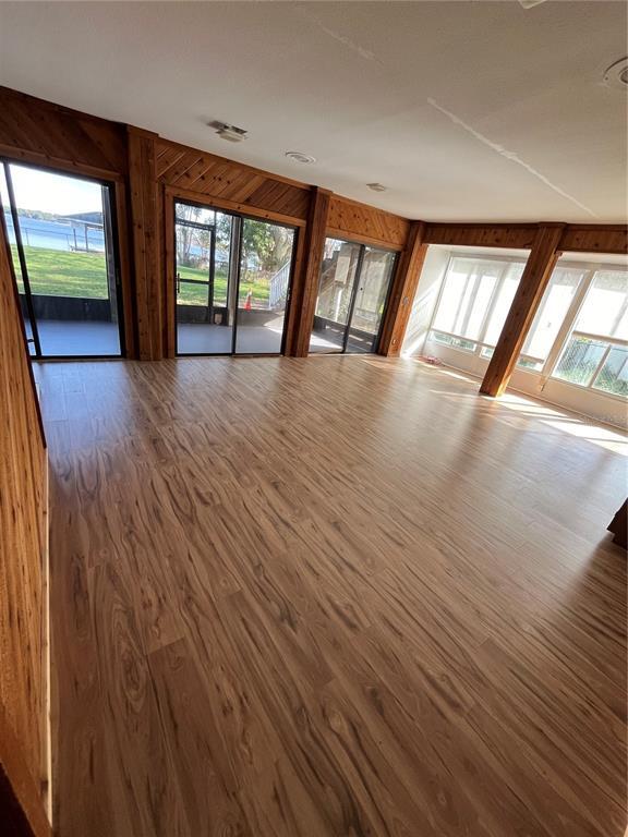 Building Photo - 141 Lake Shore Dr N