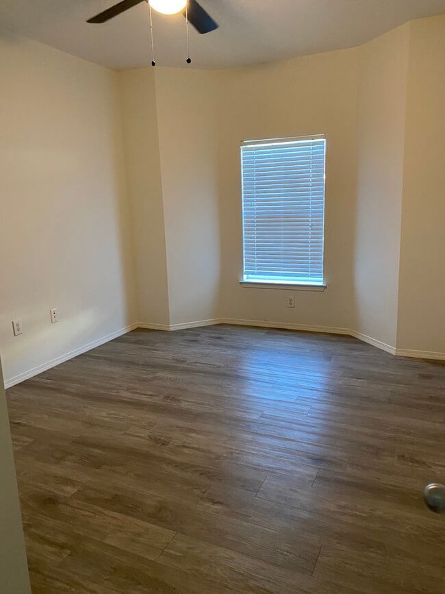 Building Photo - 1000 Diamond Dr
