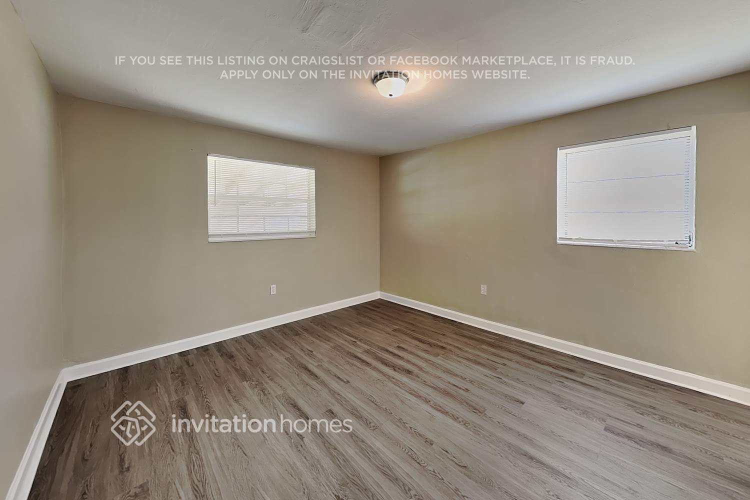 Building Photo - 2401 Jamaica Dr