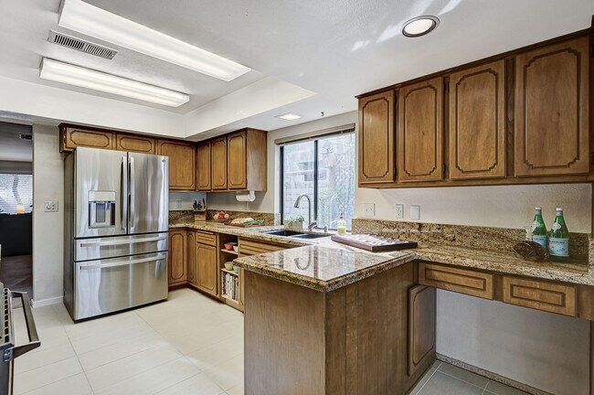 Building Photo - 2400 La Solana Way