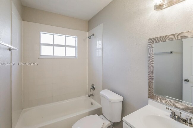 Building Photo - 1231 NE 214th St