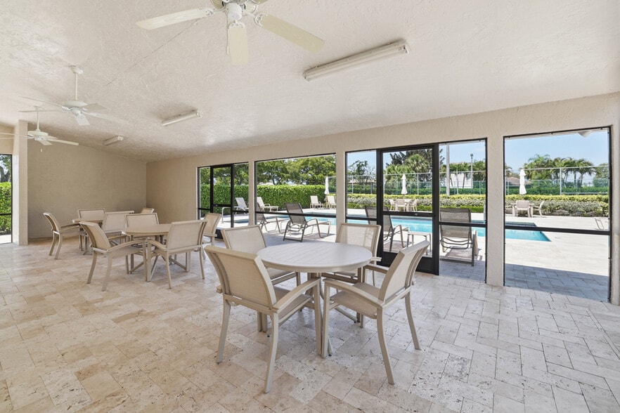Community clubhouse - 8555 Eagle Run Dr