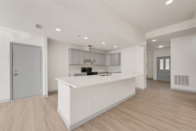 Building Photo - 1318 Deer Ridge Dr