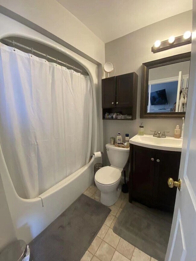 Building Photo - Beautiful 1-Bedroom Apartment in Fairmount...