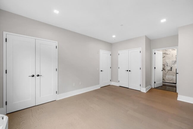 Building Photo - 7101 River Rd