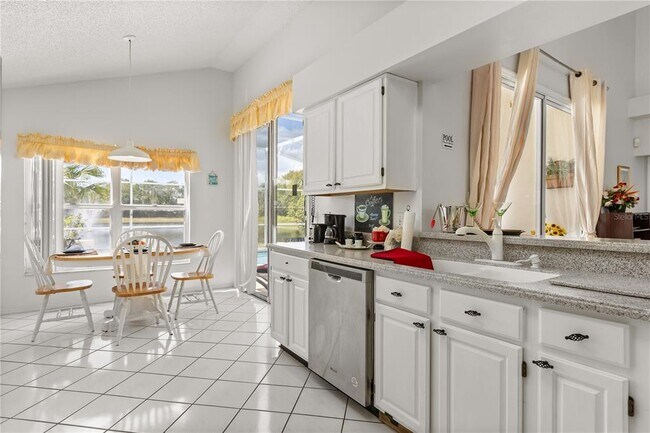 Building Photo - 2703 Chatham Cir