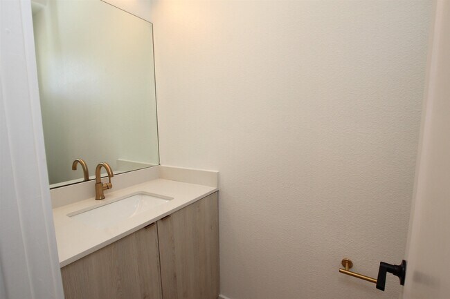 Building Photo - 203 Paschal St