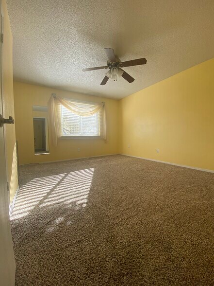 Building Photo - 325 Catalina Dr