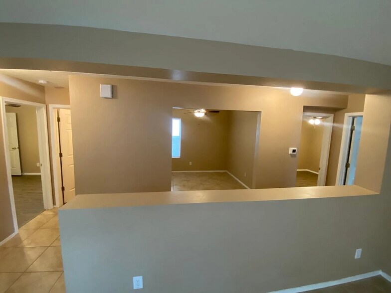 Building Photo - 9324 N Red Diamond Ave