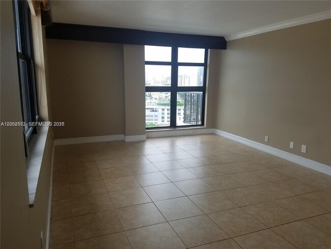 Building Photo - 1800 Collins Ave
