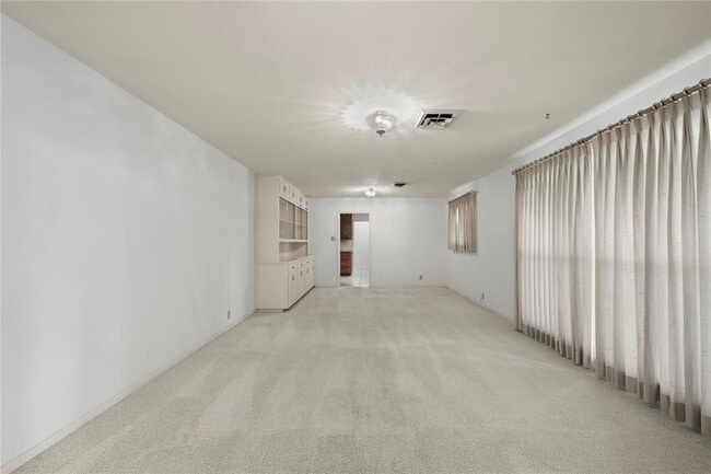 Building Photo - 700 Shanklin Rd